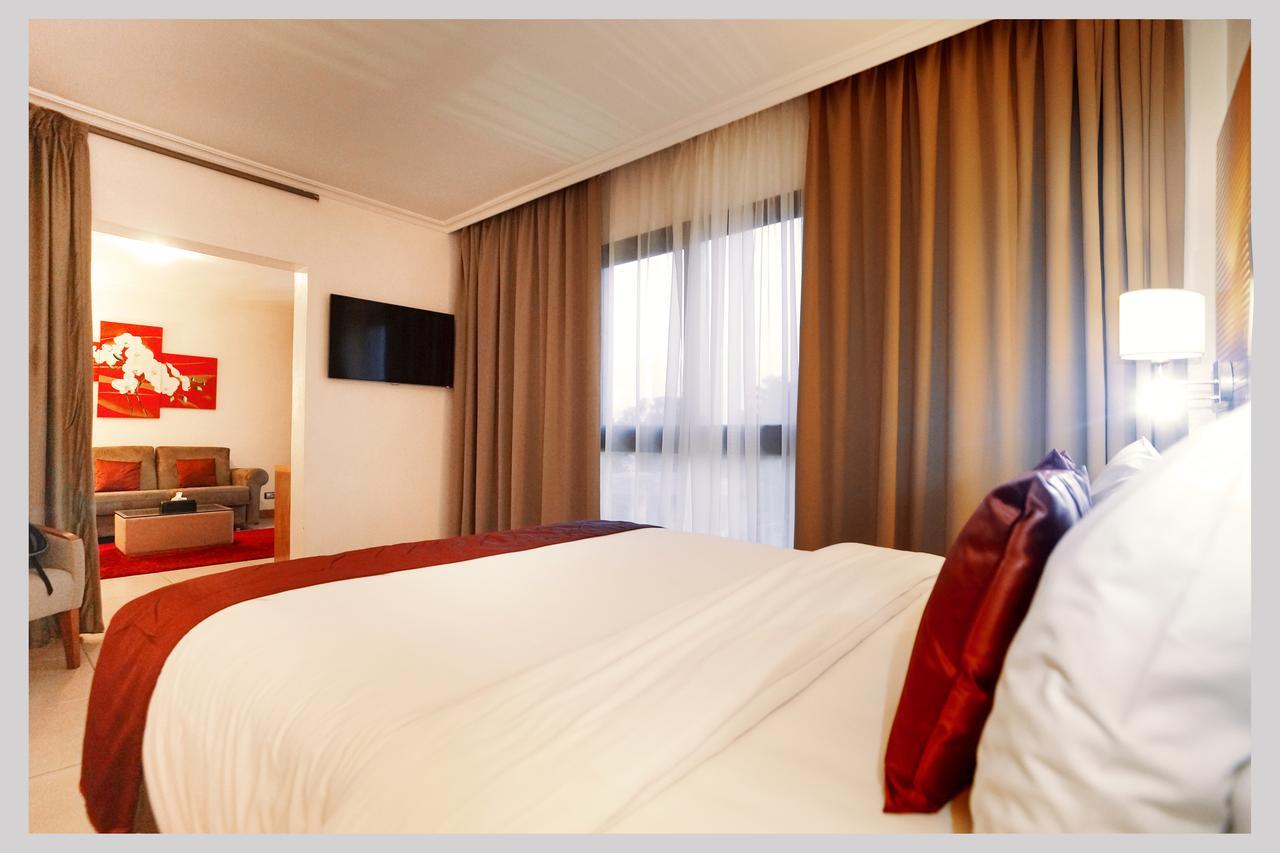 Star Land Hotel Bonapriso Douala Bagian luar foto