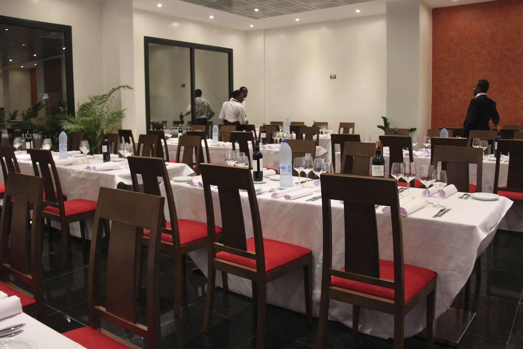 Star Land Hotel Bonapriso Douala Bagian luar foto