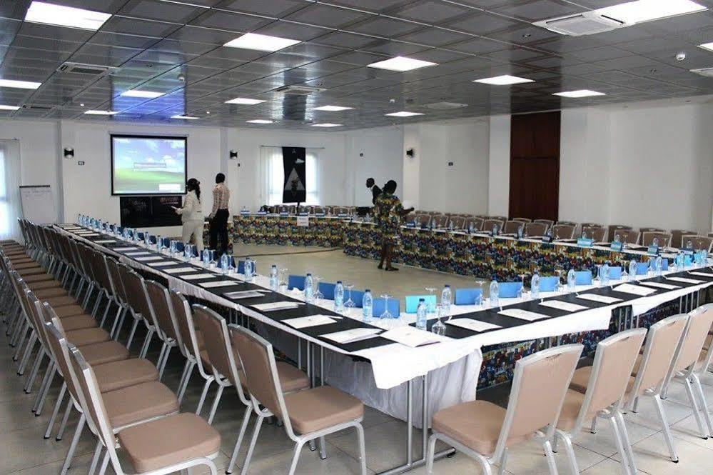Star Land Hotel Bonapriso Douala Bagian luar foto