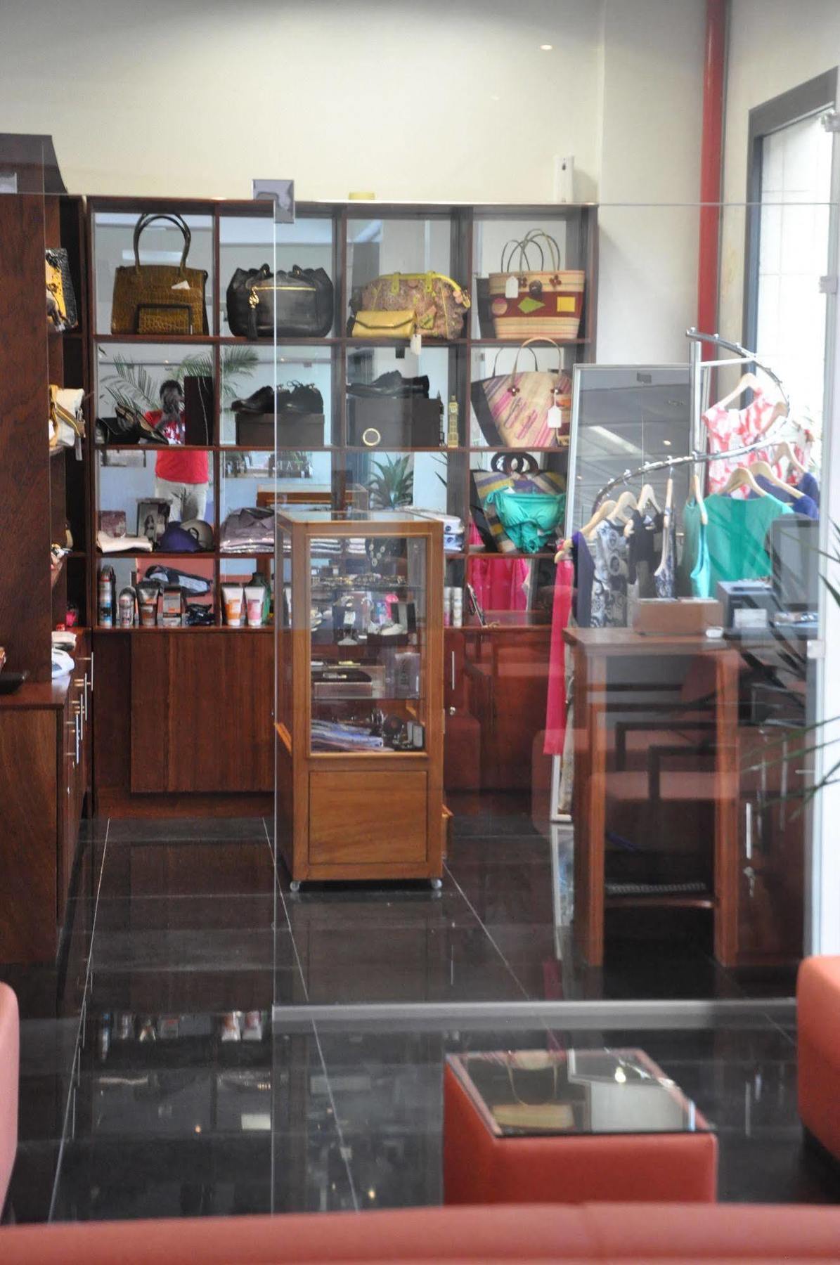 Star Land Hotel Bonapriso Douala Bagian luar foto