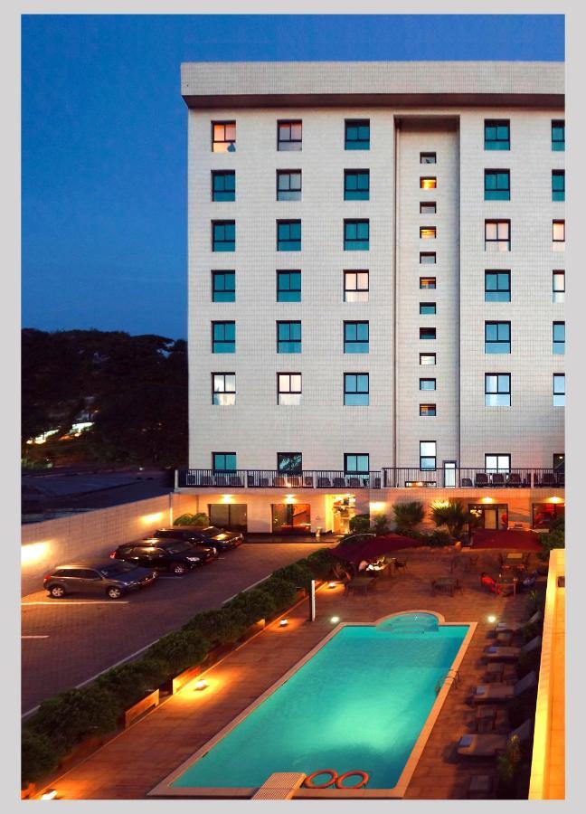 Star Land Hotel Bonapriso Douala Bagian luar foto